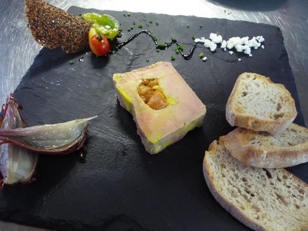 Logis Hotel Restaurant Planes Сайагуз Экстерьер фото