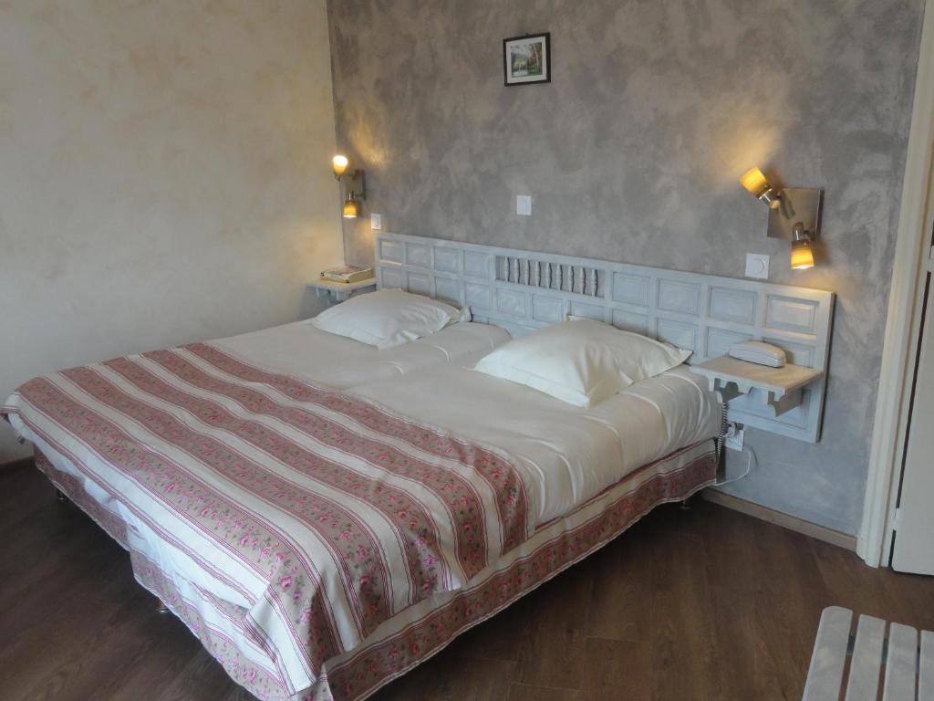 Logis Hotel Restaurant Planes Сайагуз Номер фото